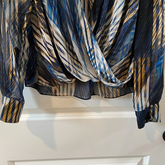 Bebe Multicolor Print Crossover Twist Front Top Size Medium - Picture 4 of 9